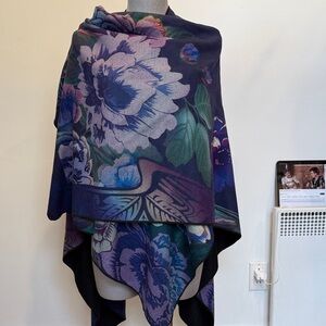 🌸 Floral Print Cape – One Size